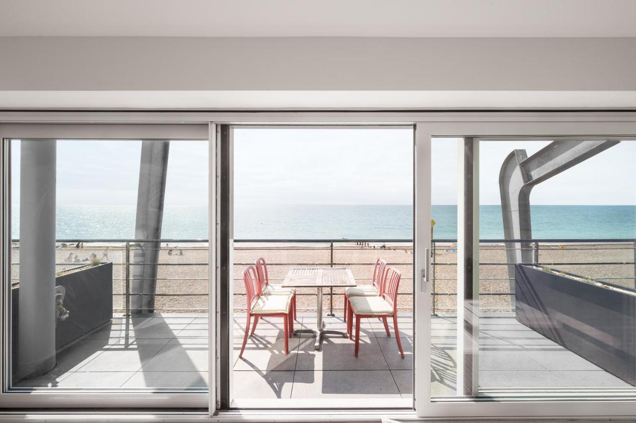 Lancing Beach Apartment. Exterior photo