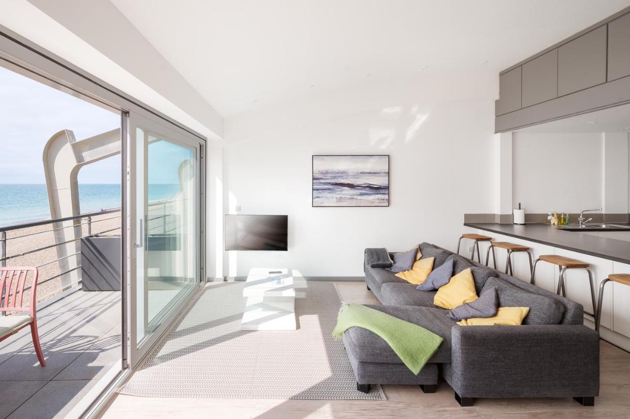 Lancing Beach Apartment. Exterior photo