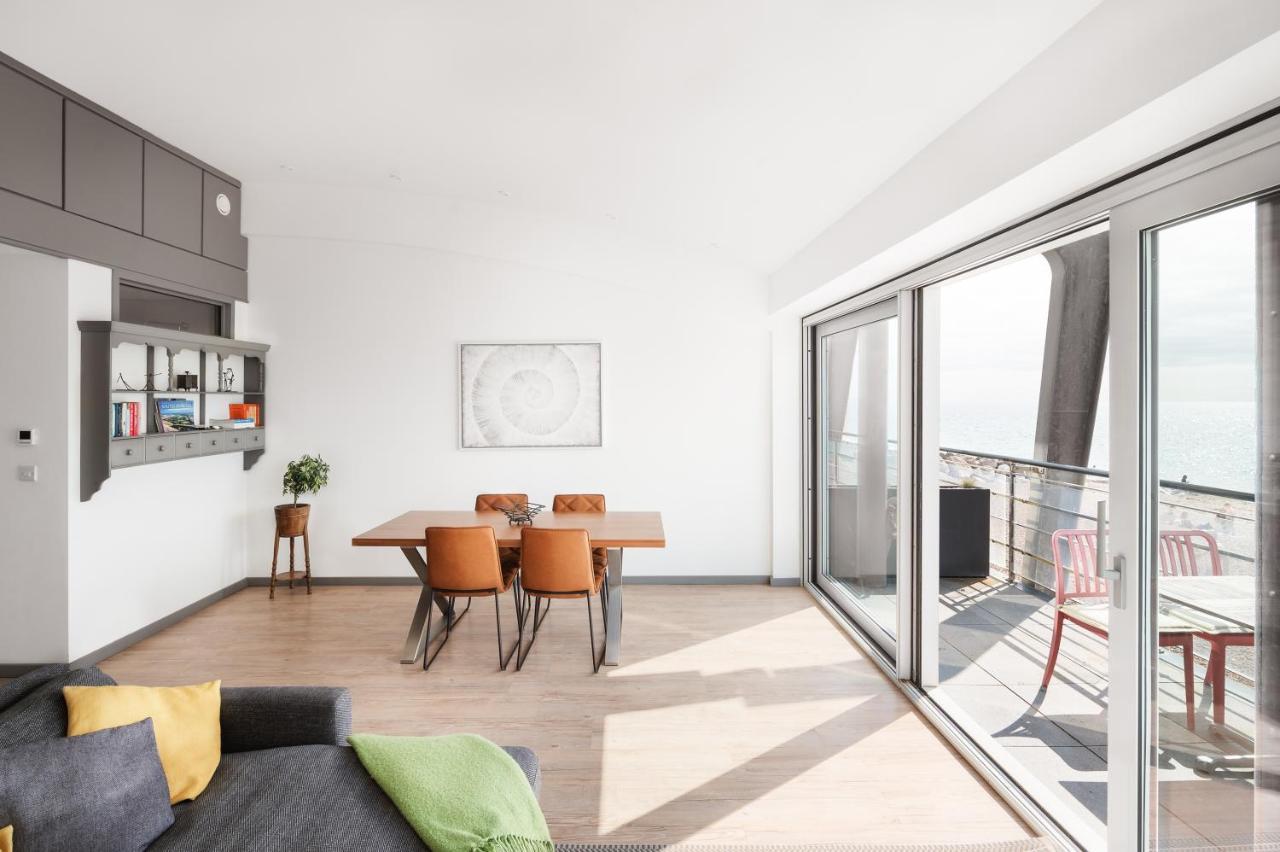 Lancing Beach Apartment. Exterior photo