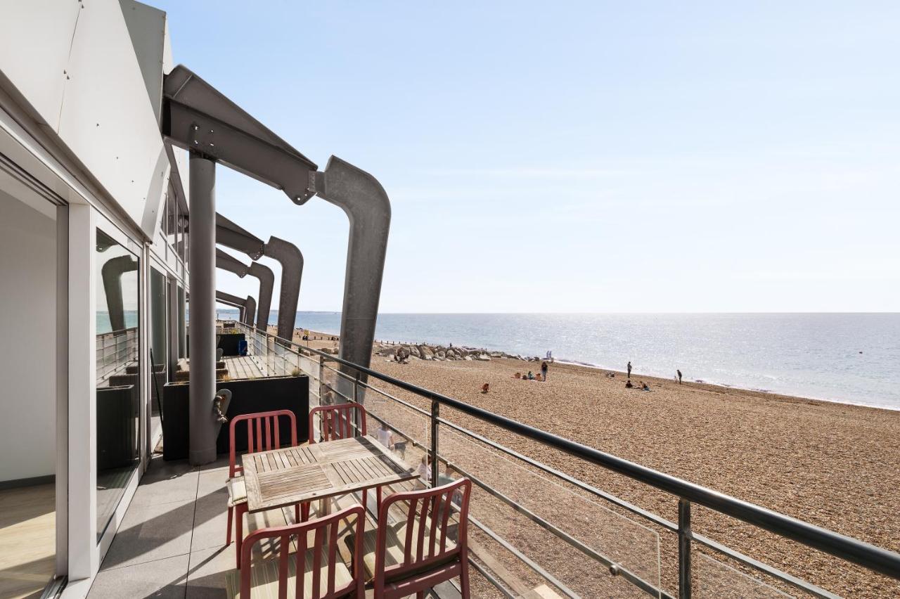 Lancing Beach Apartment. Exterior photo
